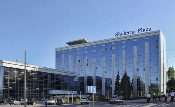 Il Shakhtar Plaza Hotel a Donetsk vicino alla Donbas Arena — Foto Stock