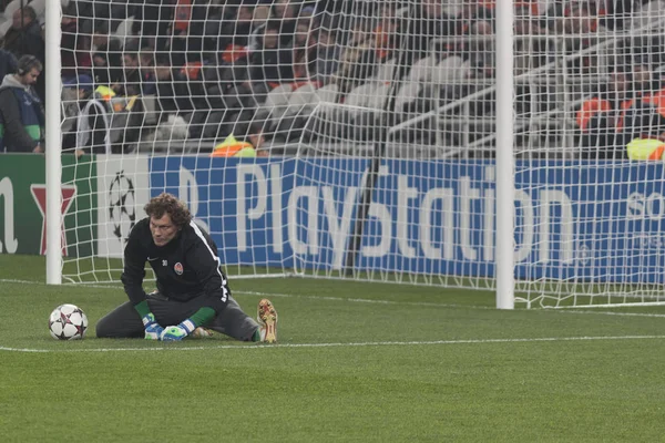 Andriy Pyatov (Shakhtar Donetsk) no aquecimento antes dos Campeões — Fotografia de Stock