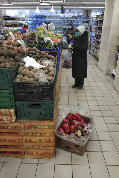 Sloviansk Ukraine April 2020 在乌克兰 检疫已得到加强 以预防头孢病毒病 在超级市场里 禁止戴面具 — 图库照片