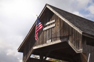 Antika ahşap köprü Vermont, kırsal kaplı