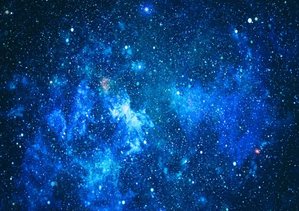 Cielo azul oscuro con muchas estrellas. Vía Láctea en el fondo del espacio — Foto de Stock