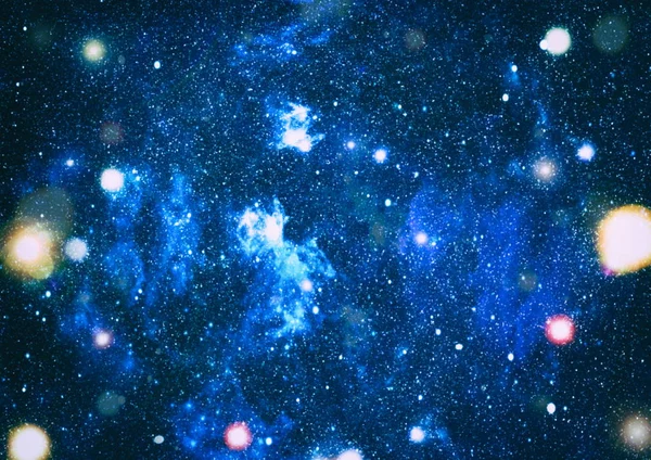 Céu escuro azul com muitas estrelas. Via leitosa no fundo do espaço — Fotografia de Stock