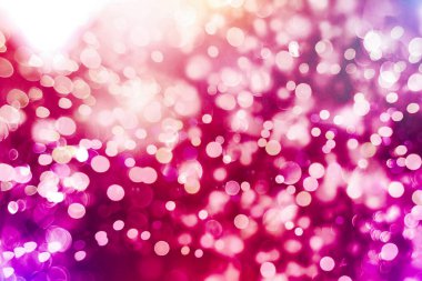 Doğal bokeh ve parlak altın ışıklarla şenlikli arka plan.