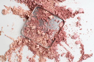 Göz gölgesi beyaz arkaplanda izole edildi