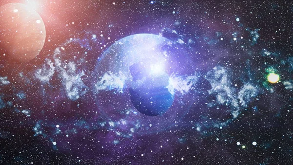 Nebula ve galaksiler uzayda. Bu görüntünün elementleri NASA tarafından desteklenmektedir.