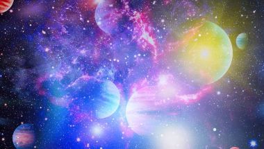 Nebula ve galaksiler uzayda. Bu görüntünün elementleri NASA tarafından desteklenmektedir.