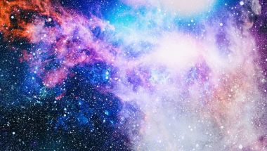 Nebula ve galaksiler uzayda. Bu görüntünün elementleri NASA tarafından desteklenmektedir.