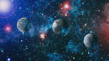 Nebula ve galaksiler uzayda. Bu görüntünün elementleri NASA tarafından desteklenmektedir.