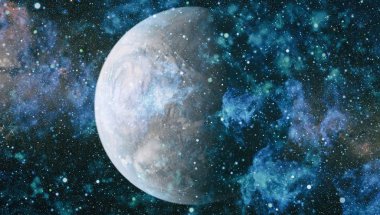 Gezegen ve galaksinin yıldızları serbest uzayda. Bu görüntünün elementleri NASA tarafından desteklenmektedir .