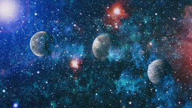 Gezegen ve galaksinin yıldızları serbest uzayda. Bu görüntünün elementleri NASA tarafından desteklenmektedir .