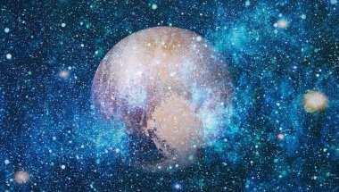 Gezegen ve galaksinin yıldızları serbest uzayda. Bu görüntünün elementleri NASA tarafından desteklenmektedir .