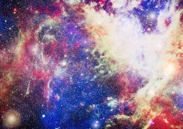 Patlama süpernovası. Parlak Yıldız Nebulası. Uzak galaksi. Soyut görüntü. Bu görüntünün elementleri NASA tarafından desteklenmektedir.