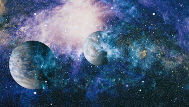 Uzayda ateşli bir patlama. Evrenin soyut çizimi. Bu görüntünün elementleri NASA tarafından desteklenmektedir