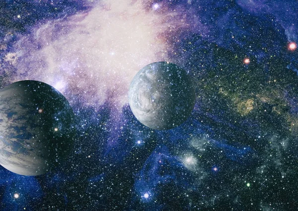 Uzayda ateşli bir patlama. Evrenin soyut çizimi. Bu görüntünün elementleri NASA tarafından desteklenmektedir