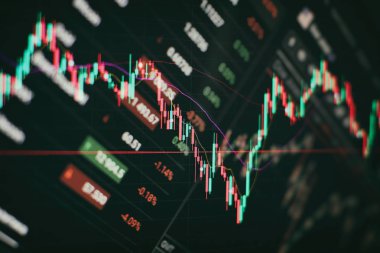 Grafikler ve dijital numara ekrana veriliyor. Borsa eğilimini temsil edecek altın ve mavi dijital grafiğin arkaplanı.