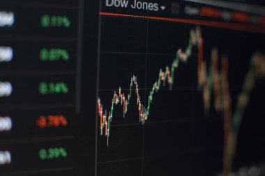 Grafikler, diyagramlar, finansal rakamlar. Eski çizelge. Soyut parlayan ön x grafik arayüz duvar kağıdı. Yatırım, ticaret, hisse senedi, finans ve analiz kavramı.