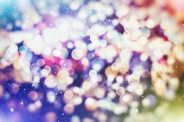 Doğal bokeh ve parlak altın ışıklarla renklendirici arka planı olan klasik Sihirli Arkaplan.