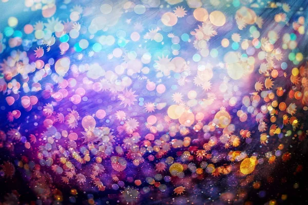 Sfondo magico con colore sfondo festivo con bokeh naturale e luci dorate luminose . — Foto Stock