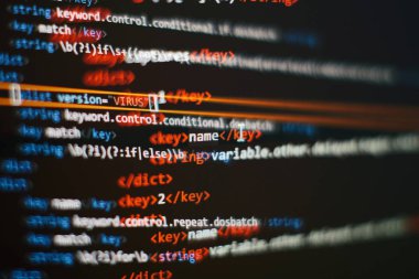 Soyut bilgisayar kodları. Yazılım geliştiricisinin kod ekranı programlanıyor. Yazılım Programlama Çalışma Süresi.