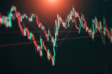 Teknik fiyat grafiği ve göstergesi, mavi ekranda kırmızı ve yeşil şamdan grafiği, piyasa dalgalanması, yükseliş ve düşüş eğilimi. Hisse senedi ticareti, kripto para birimi geçmişi.