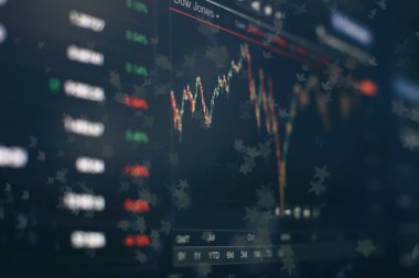 Teknik fiyat grafiği ve göstergesi, mavi ekranda kırmızı ve yeşil şamdan grafiği, piyasa dalgalanması, yükseliş ve düşüş eğilimi. Hisse senedi ticareti, kripto para birimi geçmişi.