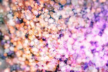 Noel ışığı arka planı. Parlak tatil arkaplanı. Yanıp sönen Yıldızlarla Odaklanmış Arkaplan. 2020 yılı. Mutlu Noeller ve yeni yıl tatili geçmişi.