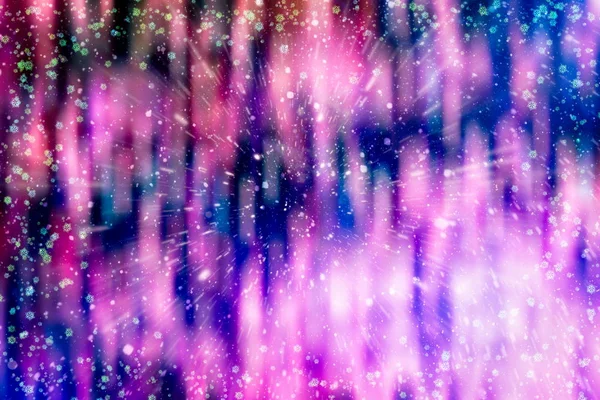 Bokeh desfocado fundo de Natal com flocos de neve. Luz abstrato fundo de Natal com flocos de neve e estrelas — Fotografia de Stock