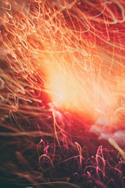 Görüntü arkaplan soyutlaması için bulanıklaştırılmış ve bokeh ışığının bir parçası olabilir. Parlak ışık lekeleri soyut bokeh bulanık doku arkaplanı