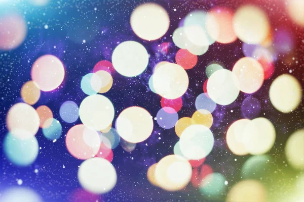 Abstract wazig van blauw en zilver glinsterende glans gloeilampen lichten achtergrond: wazig van Kerstmis behang decoraties concept.xmas vakantie festival decor: glinsterende cirkel verlichte feesten weer te geven . — Stockfoto