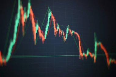 Monitörde soyut finansal ticaret grafikleri. Para birimi çubukları ve mumlar ile arka plan