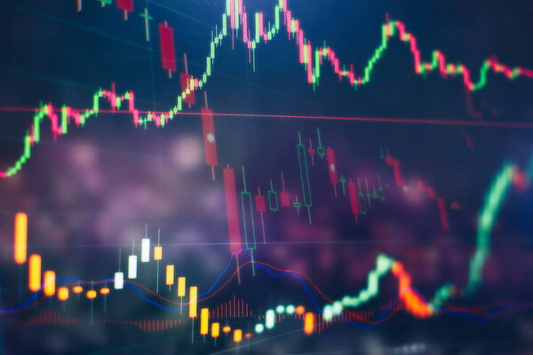 Экономический рост, рецессия. Электронная виртуальная платформа, показывающая тенденции и колебания фондового рынка, анализ данных с графиков и графиков, чтобы узнать результат
.