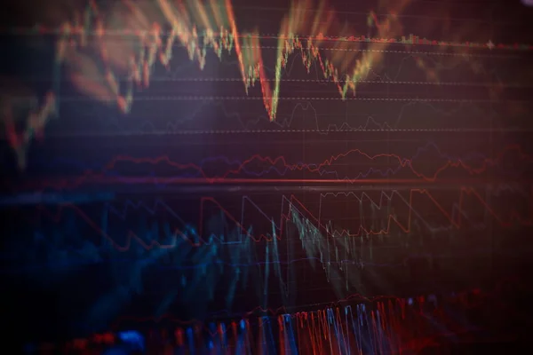 Hospodářský růst, recese. Elektronická virtuální platforma zobrazující trendy a kolísání akciového trhu, Analýza dat z grafů a grafů pro zjištění výsledku. — Stock fotografie