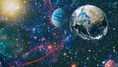 Galaksideki Dünya gezegeni bilim tasarımı için kullanılıyor. Dünya ve galaksiler uzayda. Bilim kurgu sanatı. Bu görüntünün elementleri Nasa tarafından döşenmiştir.