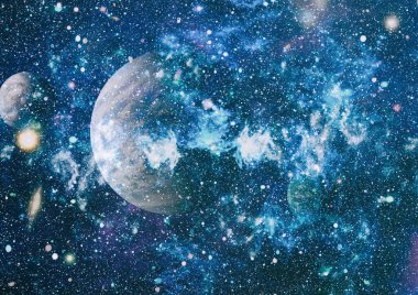 Parlayan dev nebula. Kırmızı nebula ve yıldızlı uzay arkaplanı. Bu görüntünün elementleri NASA tarafından desteklenmektedir.