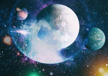 Parlayan dev nebula. Kırmızı nebula ve yıldızlı uzay arkaplanı. Bu görüntünün elementleri NASA tarafından desteklenmektedir.