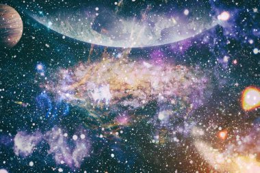 Parlayan dev nebula. Kırmızı nebula ve yıldızlı uzay arkaplanı. Bu görüntünün elementleri NASA tarafından desteklenmektedir.