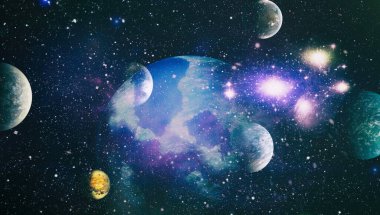 Soyut parlak renkli evren. Gökkuşağı renkleri Bulutsusu gece yıldızlı gökyüzü. Çok renkli dış uzaya. Nasa tarafından döşenmiş bu görüntü unsurları.