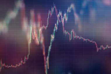 Monitörde soyut finansal ticaret grafikleri. Para birimi çubukları ve mumlar ile arka plan
