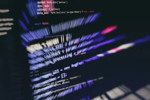 フィールドの浅いコンピュータ画面上のコード言語 — ストック写真