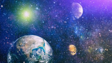 Galaksiler, bulutsular ve yıldızlar evrende. Parlak renkli arka planlar. Bu görüntünün elementleri Nasa tarafından döşenmiştir