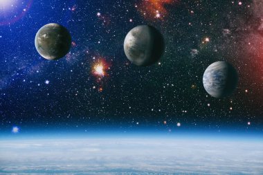 Nebula ve yıldızlarla dolu bir arka plan. NASA tarafından desteklenen bu görüntü ögeleri