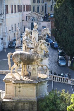 Castor heykeli önünde Capitol Square, Roma, İtalya, bir atı ile.