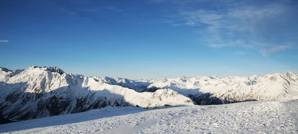 冬の朝、イシュグル、オーストリア アルプスのパノラマ — ストック写真