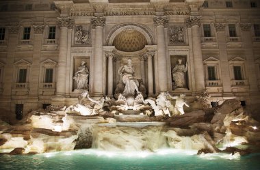 Trevi Çeşmesi, gece, Roma, İtalya.