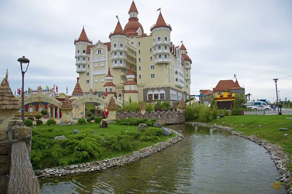 Sotschi, Russland - 19. Mai 2017: hotel bogatyr in der nähe der olympischen p — Stockfoto