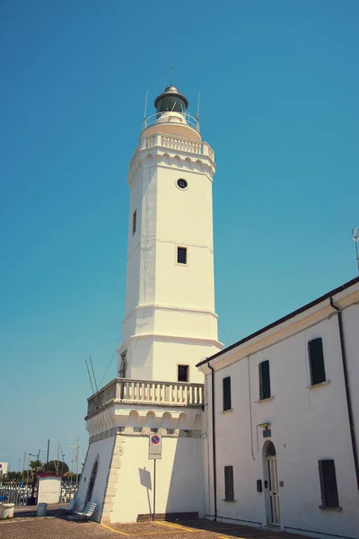 Oude achttiende eeuwse vuurtoren in Rimini, Italië — Stockfoto