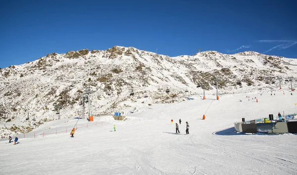 Ausblick auf das österreichische Skigebiet Ischgl. — Stockfoto