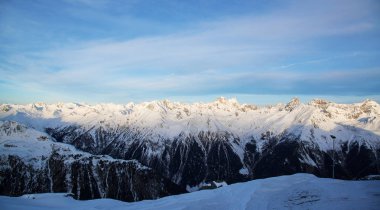 Avusturya 'nın Ischgl kayak merkezinin Panoraması.