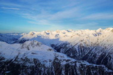 Avusturya 'nın Ischgl kayak merkezinin Panoraması.
