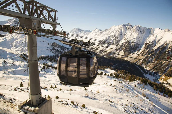 Cableway in the Alps mountains. Austria, Ischgl — Stock Photo, Image